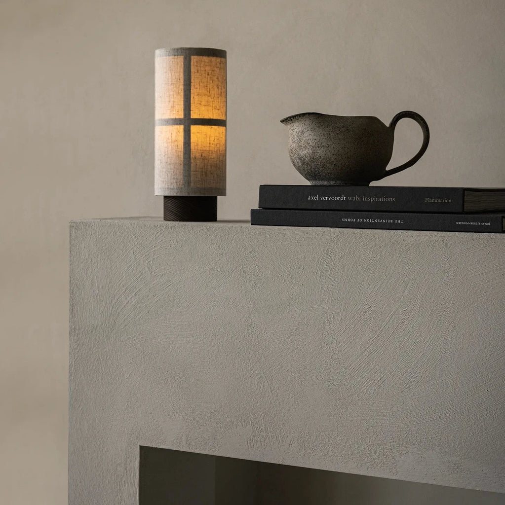 Lampe Hashira portable avec câble USB visible